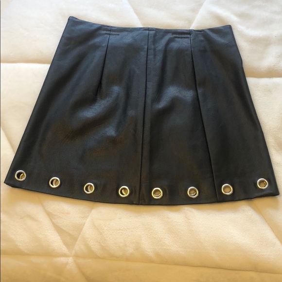NWT Black leather skirt size Medium - Picture 1 of 4